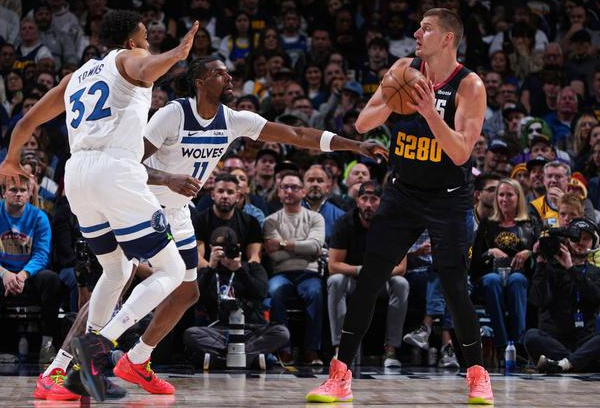 雄鹿轻取掘金，戈贝尔惊艳四座