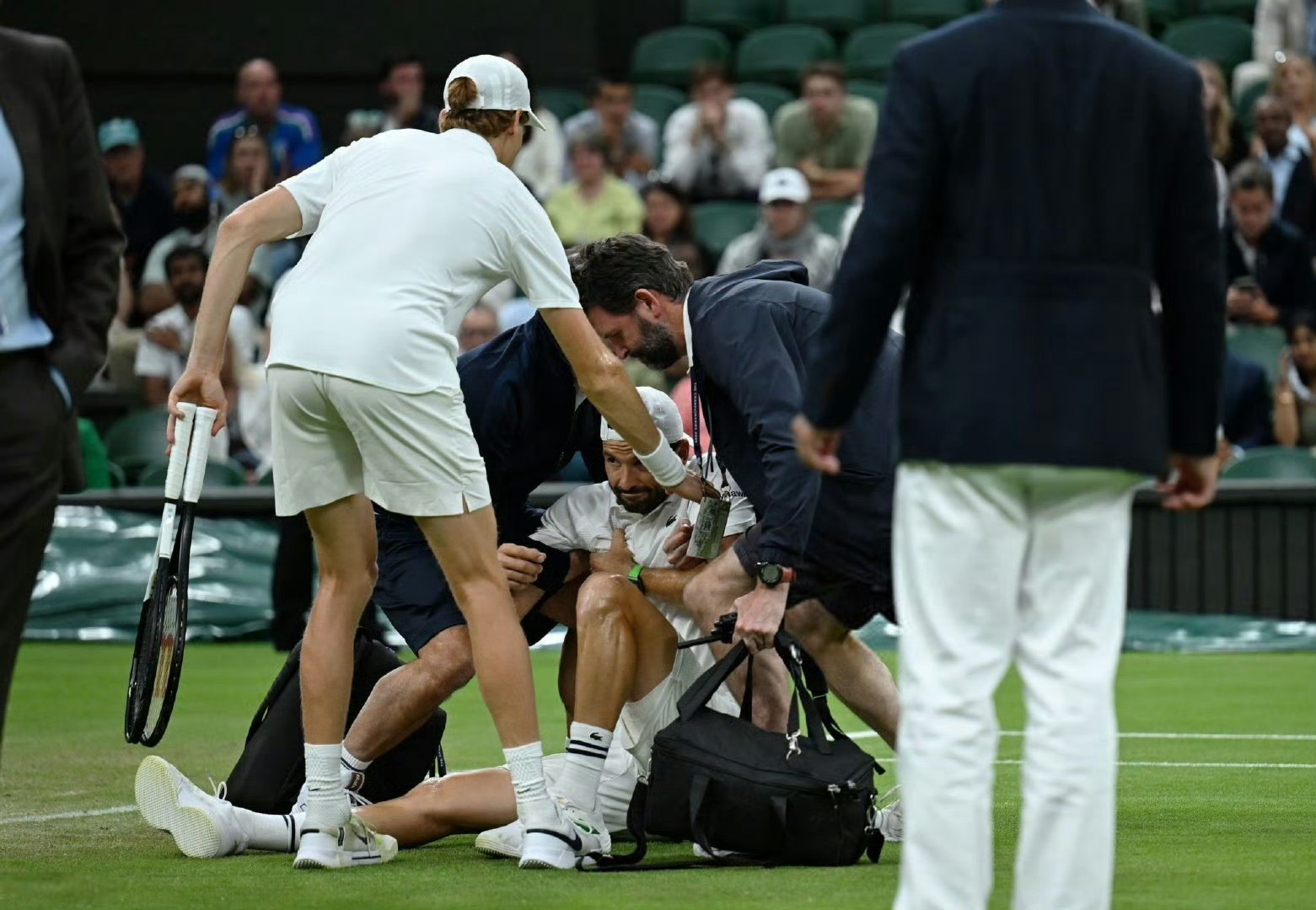 澳网轻取温网,梅德韦杰夫扛起全队 澳网轻取温网,梅德韦杰夫扛起全队