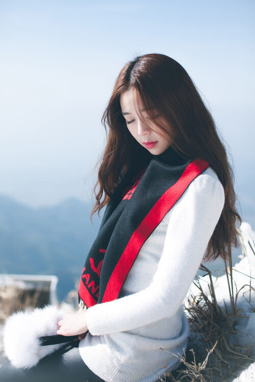 皮克连续得分点燃季后赛之夜,拉开差距奠定胜局